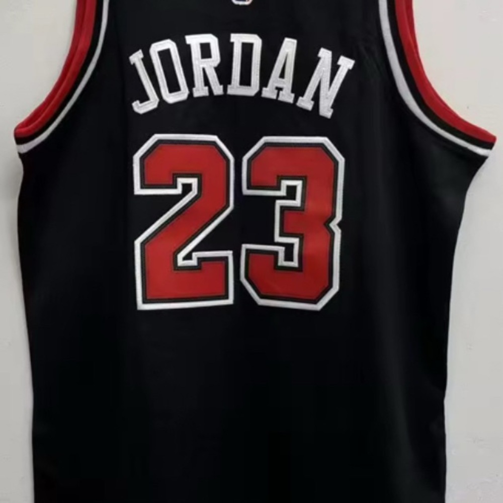 Michael Jordan Bulls #23 Black Basketball Kids Jersey Youth Large 14/16
